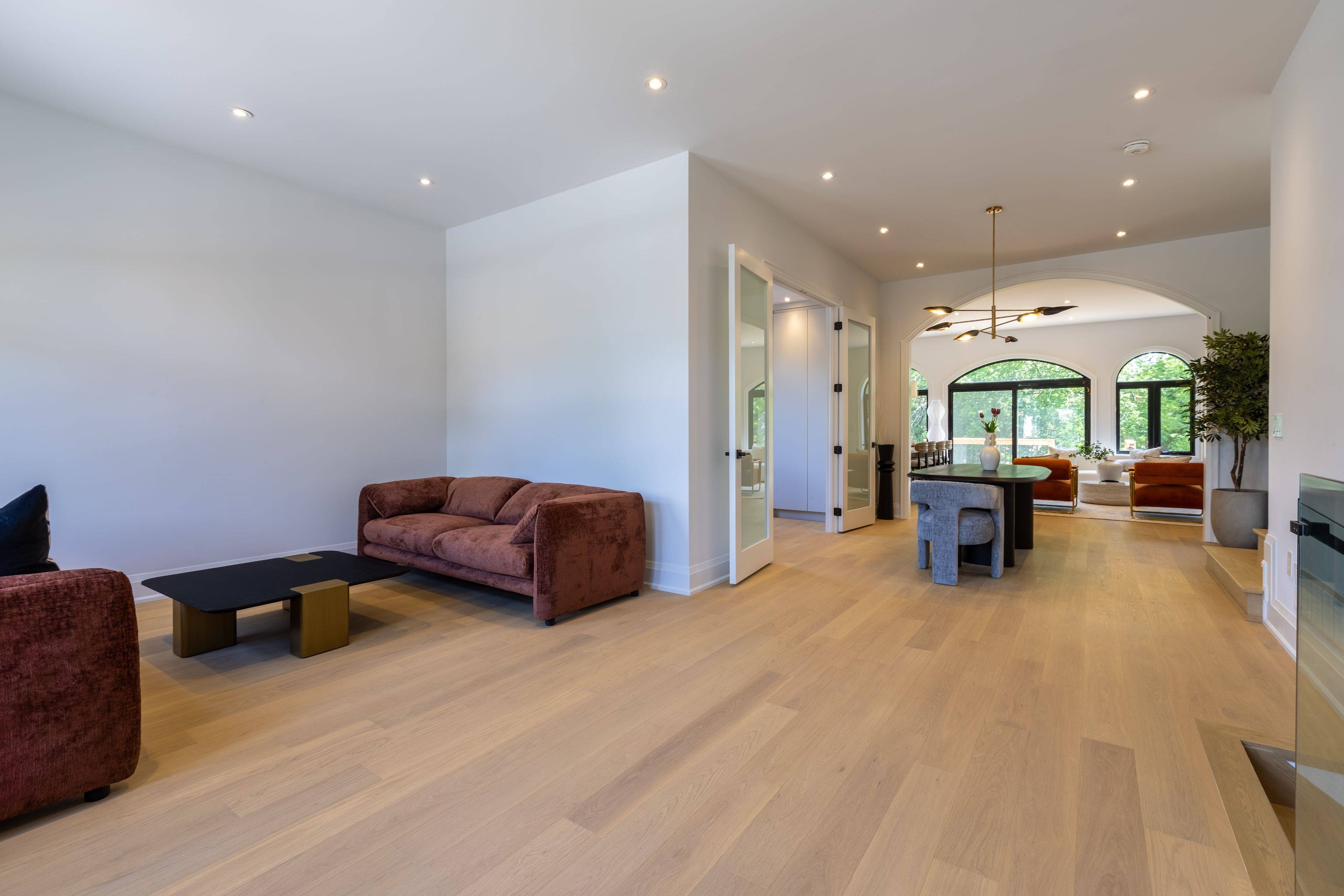 Toronto W06, ON M8V 1X6,21 Murrie ST