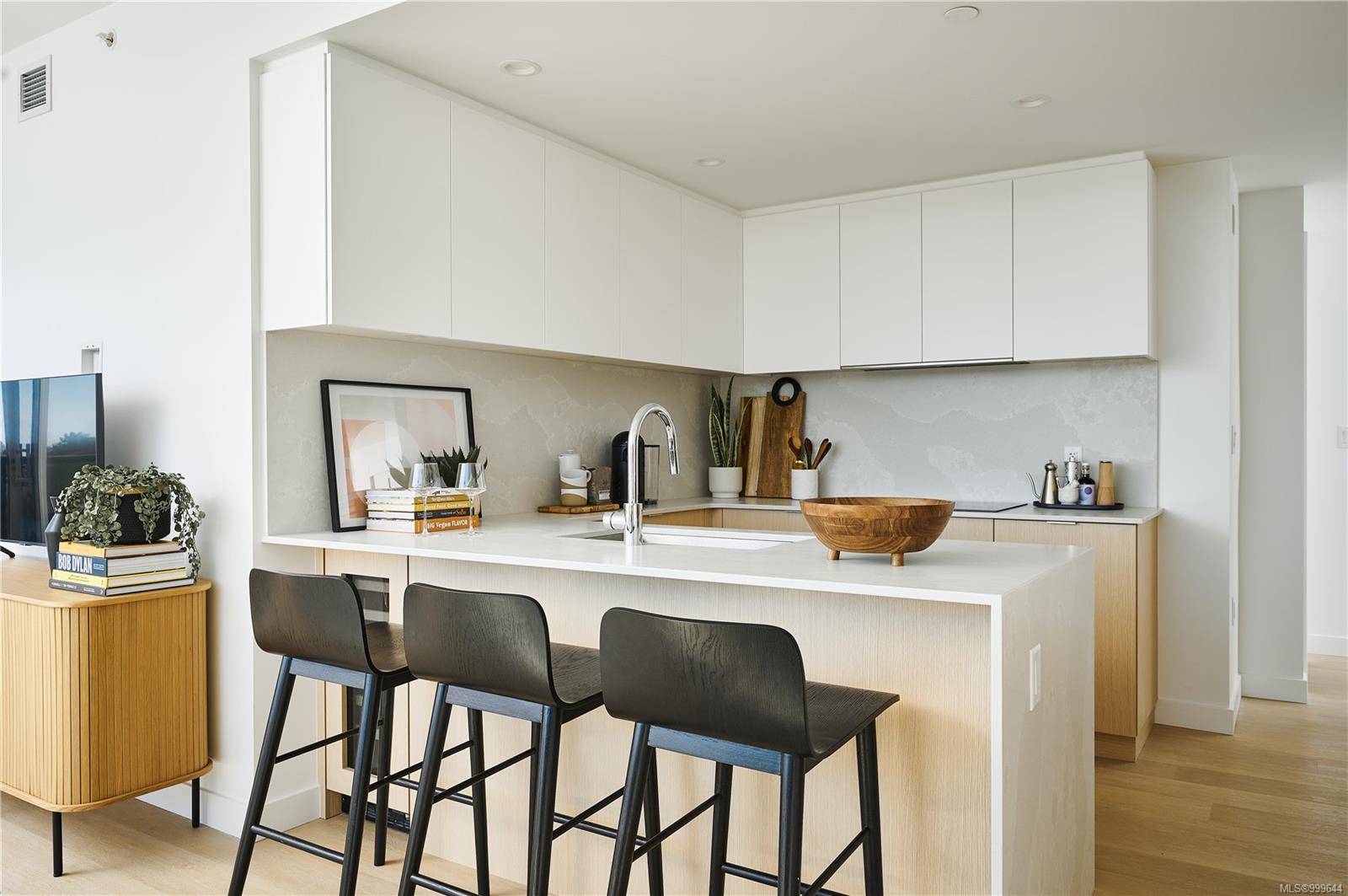 Victoria, BC V8V 0H5,1100 Yates St #503