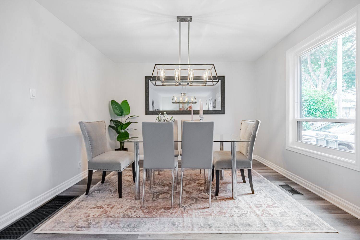 Mississauga, ON L5E 1Z4,1094 Eastmount AVE