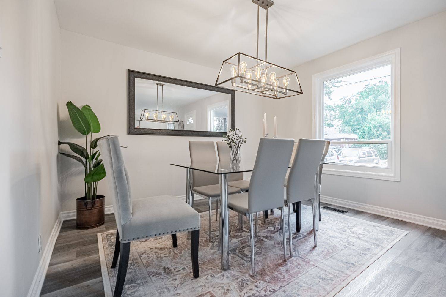 Mississauga, ON L5E 1Z4,1094 Eastmount AVE