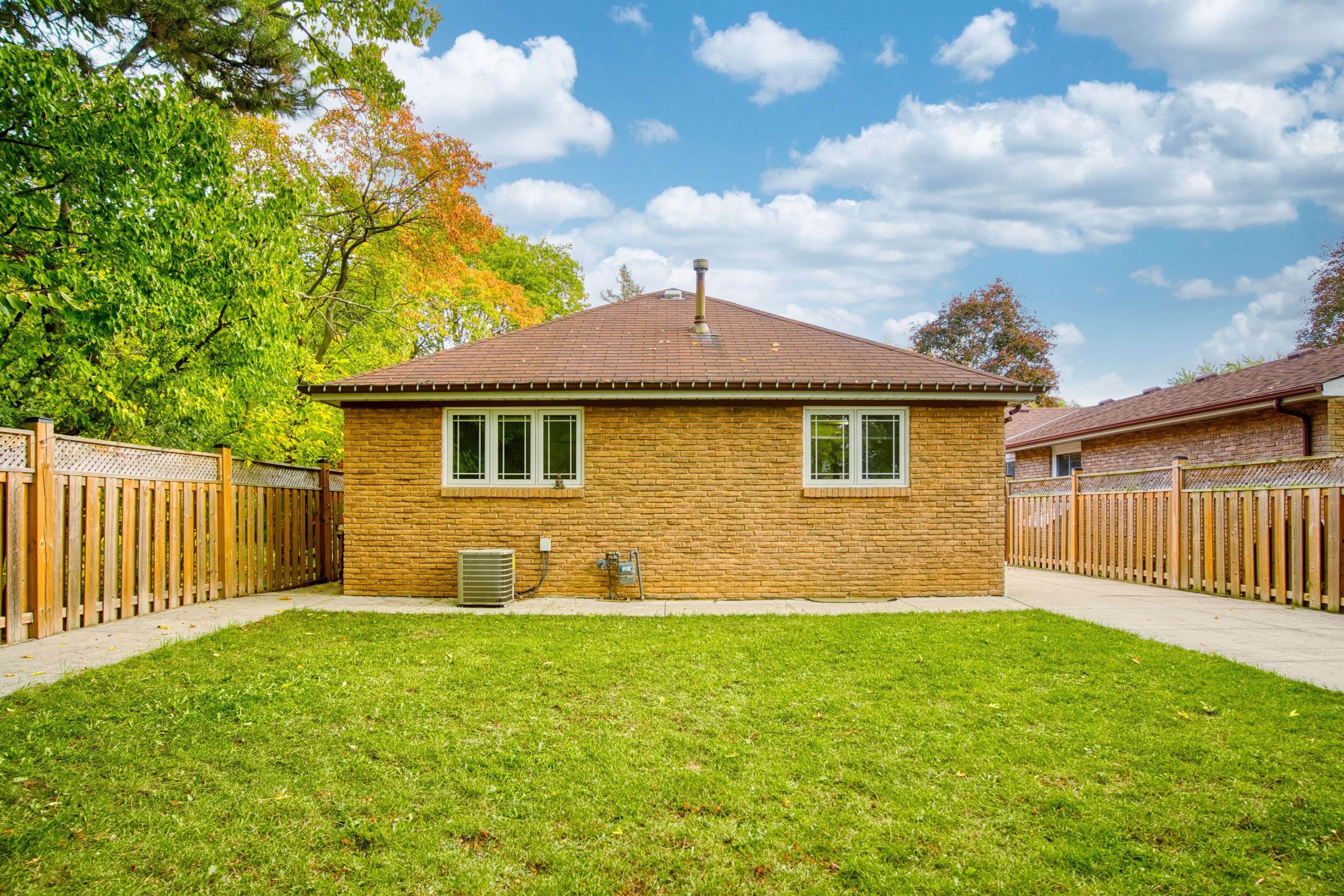 Mississauga, ON L5L 1G3,3353 Martins Pine CRES