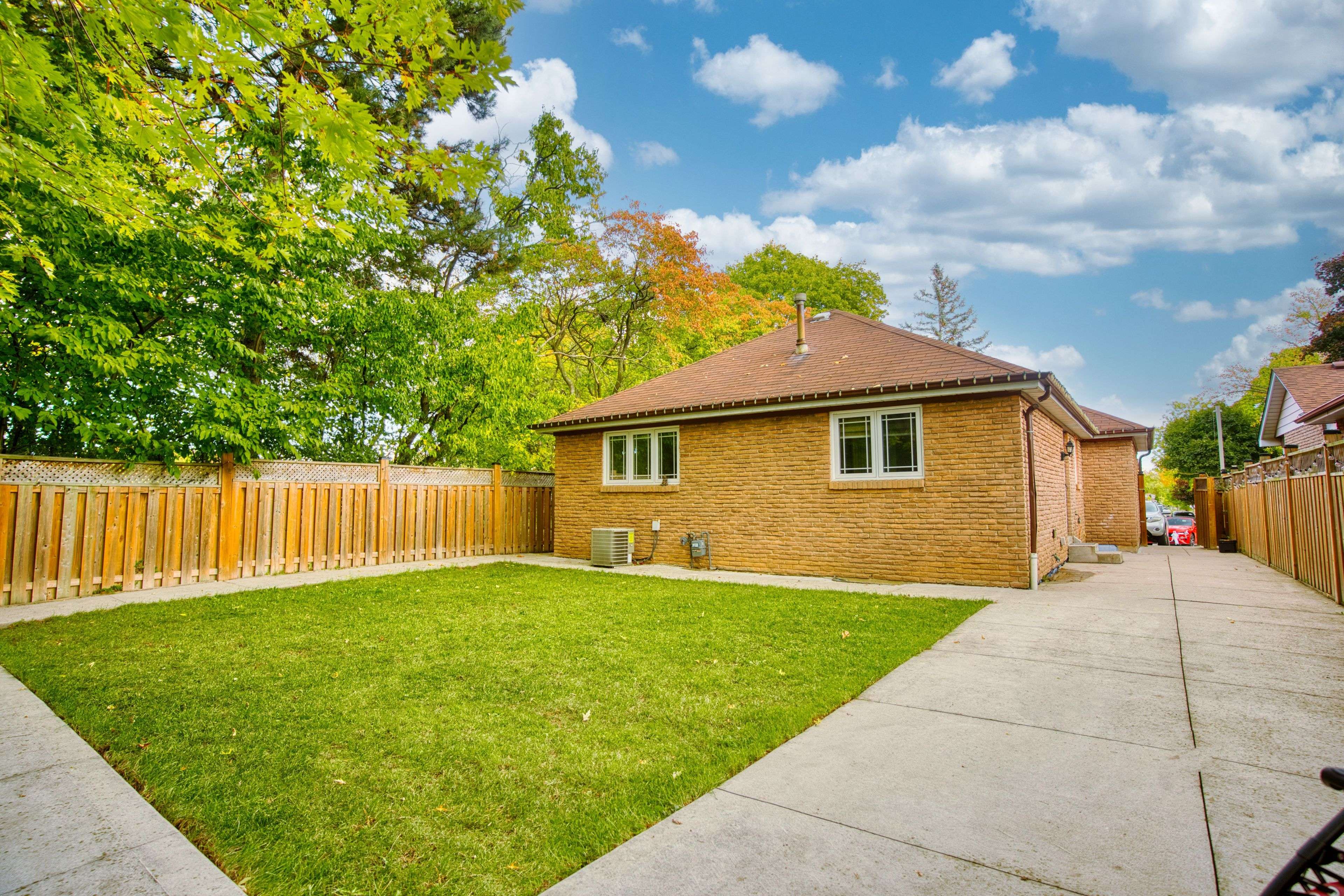Mississauga, ON L5L 1G3,3353 Martins Pine CRES