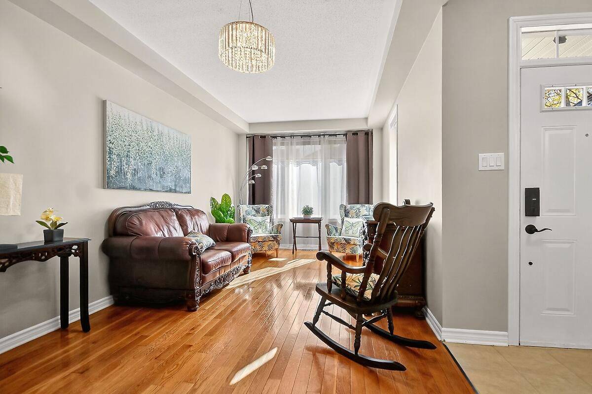 Stittsville - Munster - Richmond, ON K2S 0G6,202 Mistral WAY