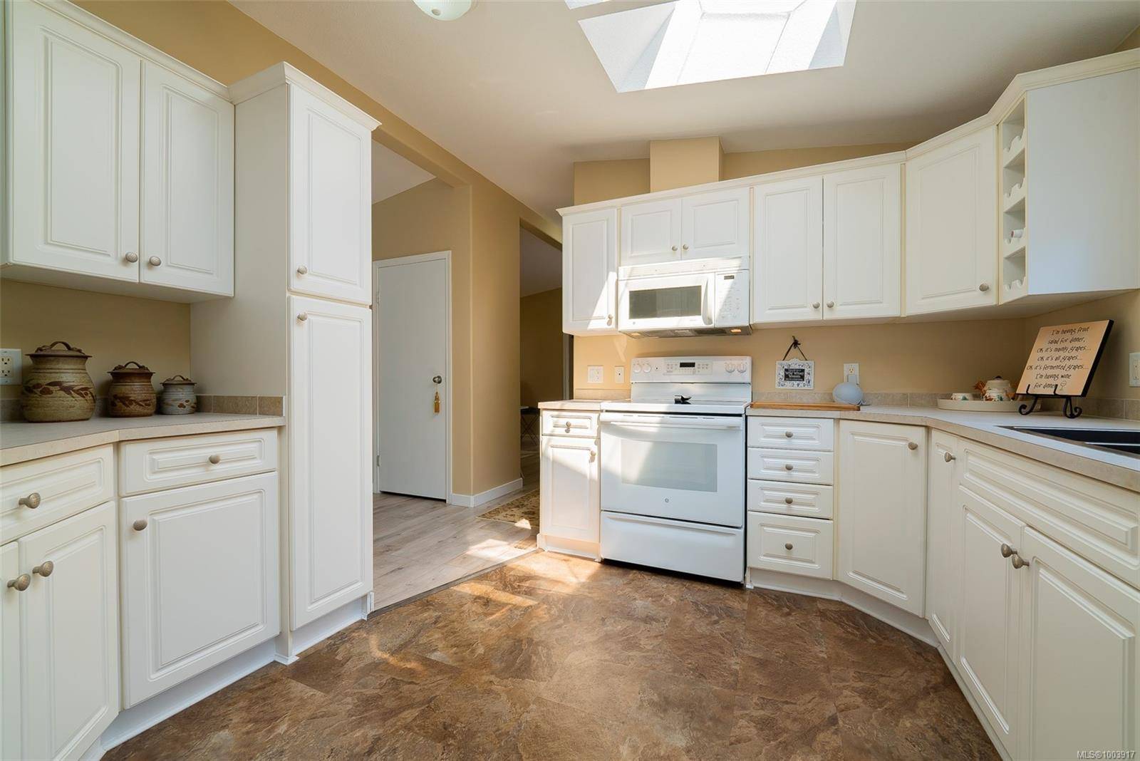 Nanaimo, BC V9R 6N1,1927 Valley Oak Dr #87