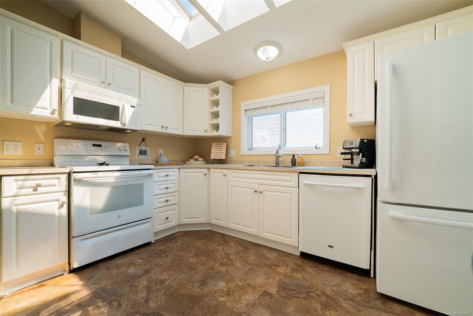 Nanaimo, BC V9R 6N1,1927 Valley Oak Dr #87