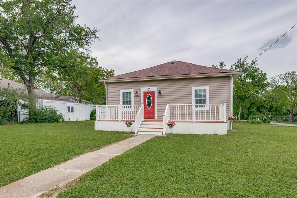 Kaufman, TX 75142,307 E Oak Street