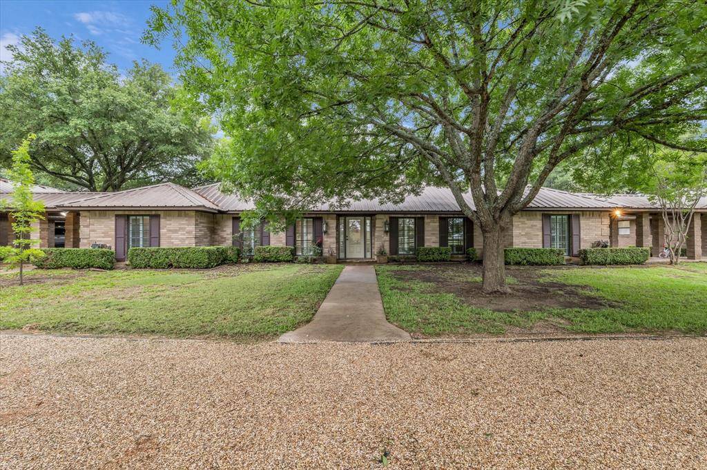 Lorena, TX 76655,15796 chapel Road