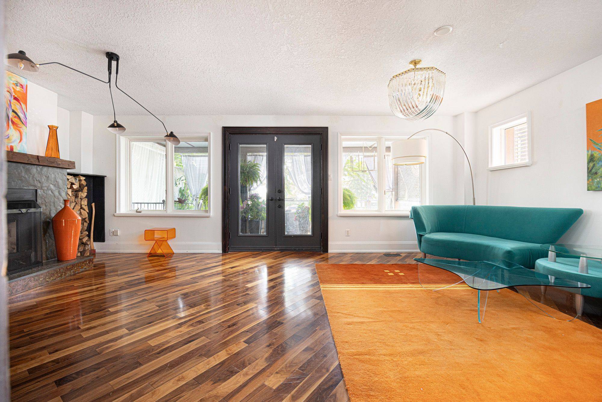 Toronto E02, ON M4E 1B6,2 Park AVE