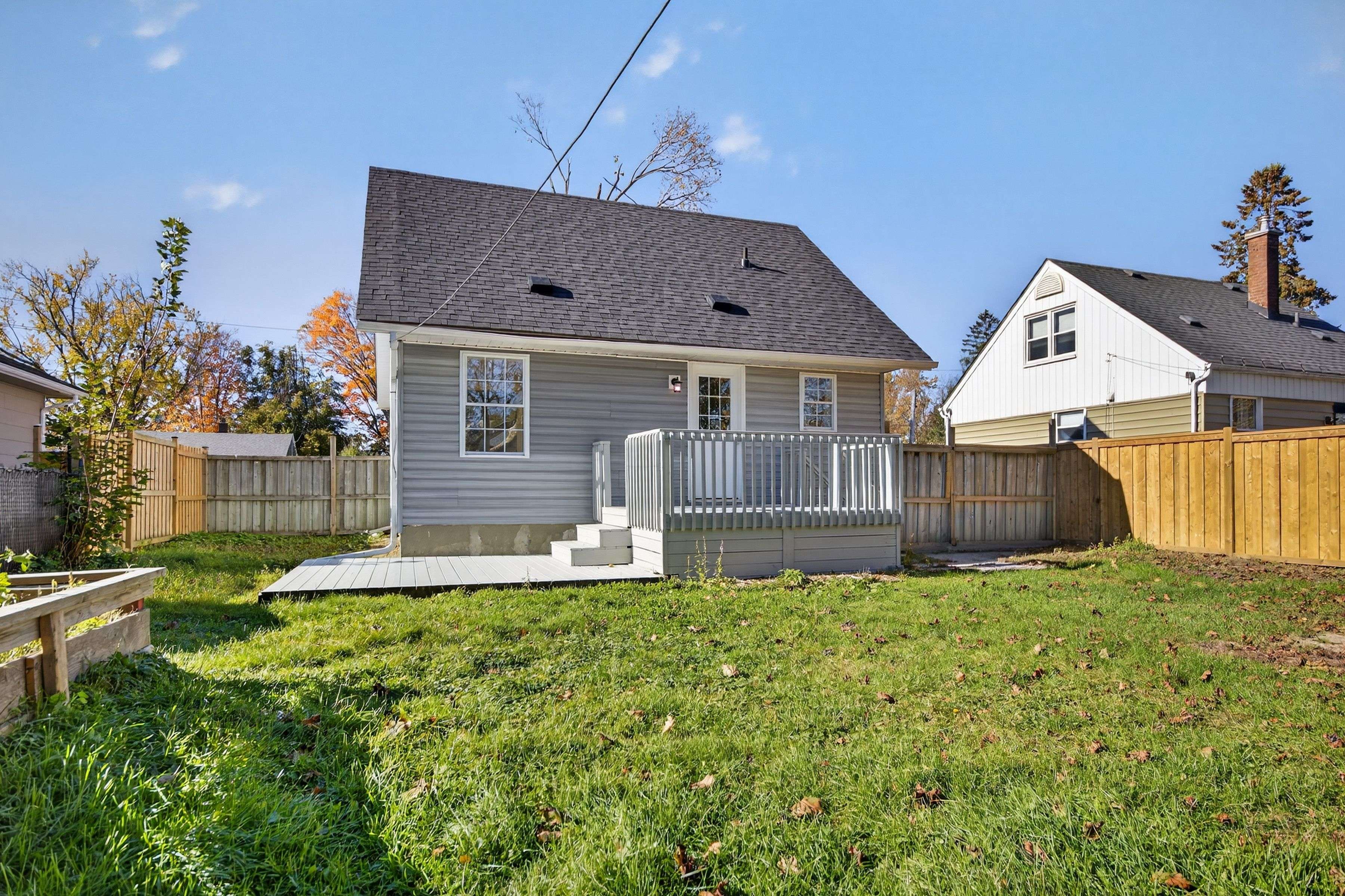 Barrie, ON L4M 3N2,11 Newton ST