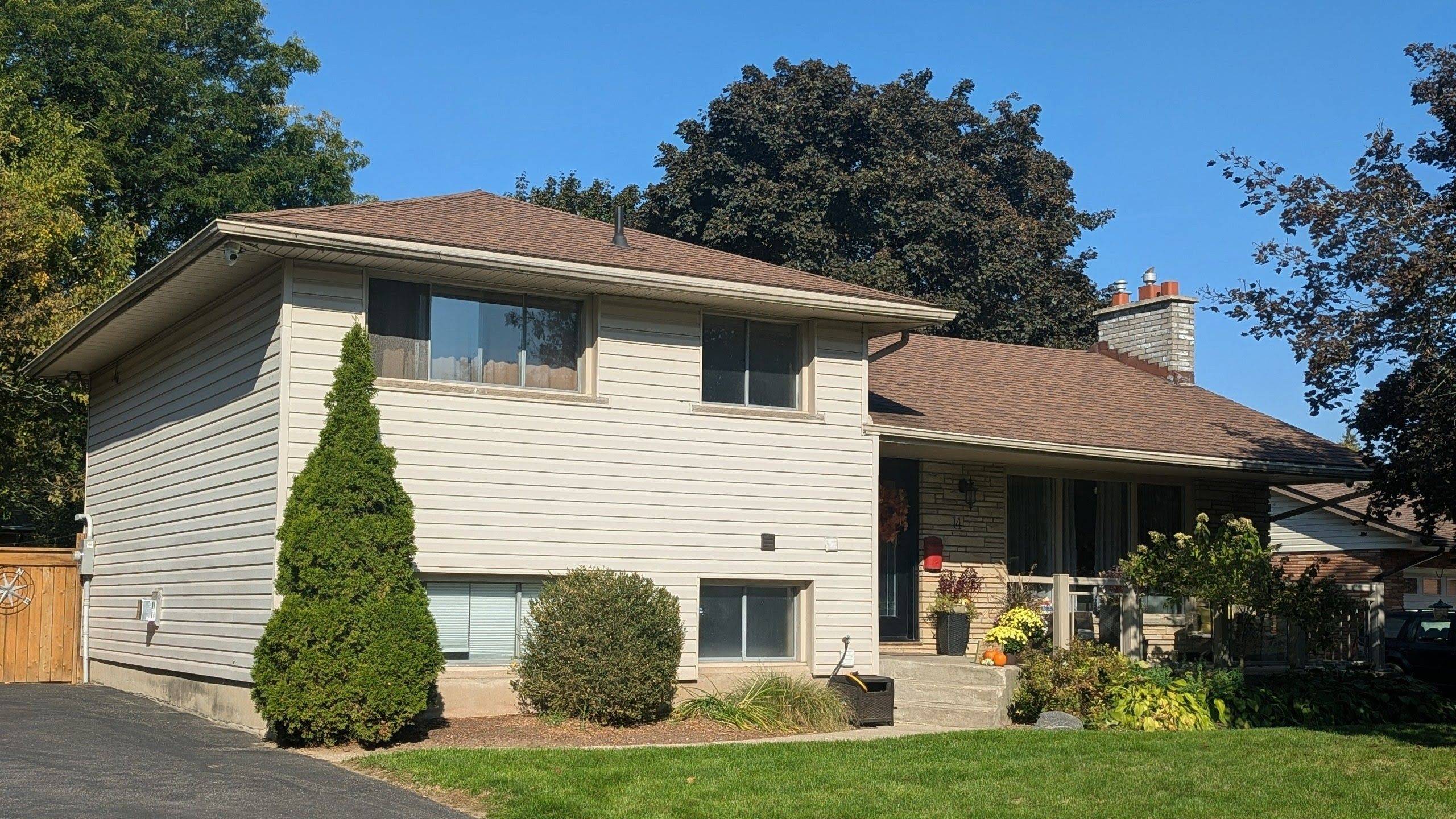 Brantford, ON N3R 3L1,14 Meadow RD