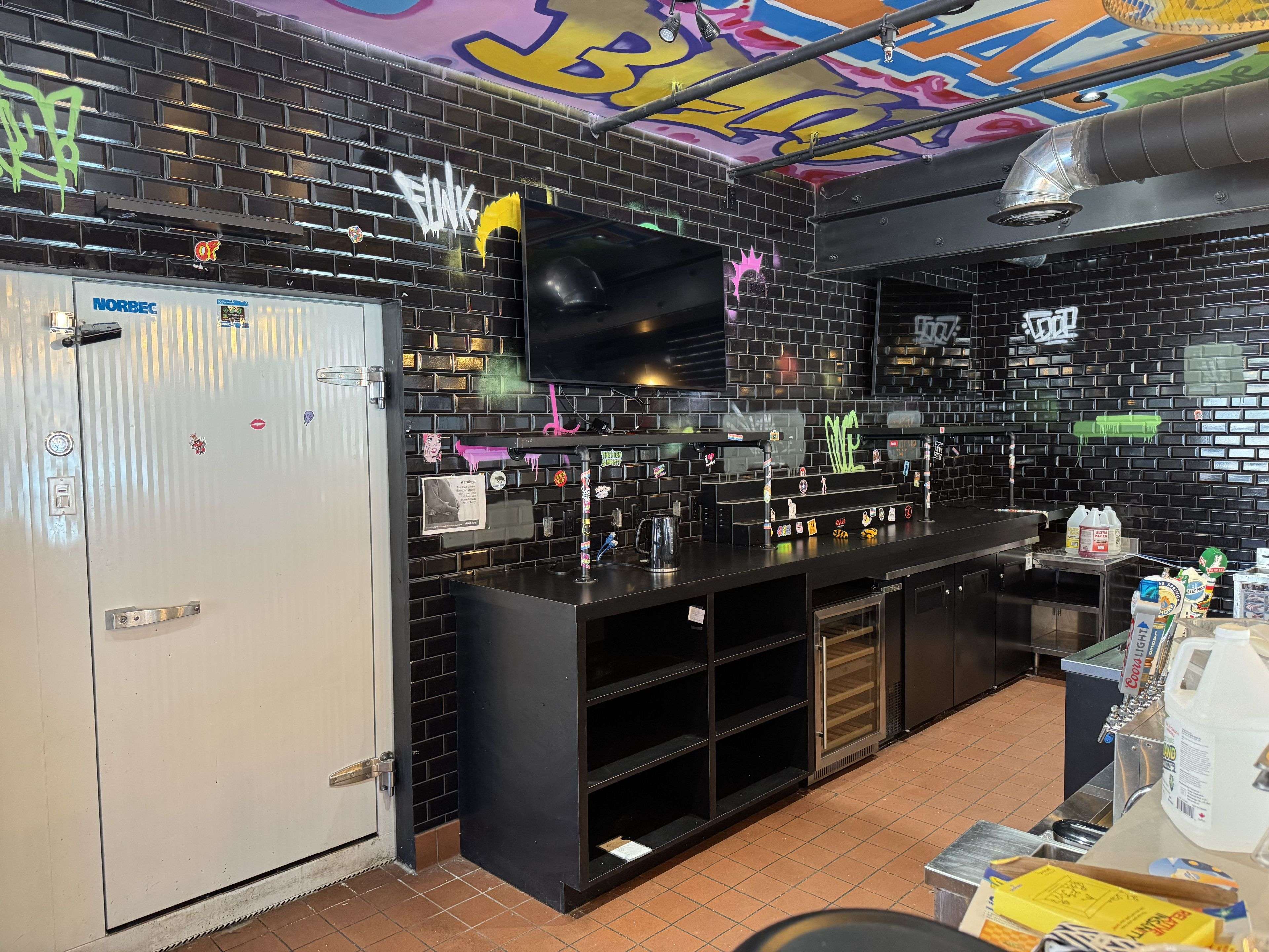 Kitchener, ON N2H 2G7,1 Queen ST N