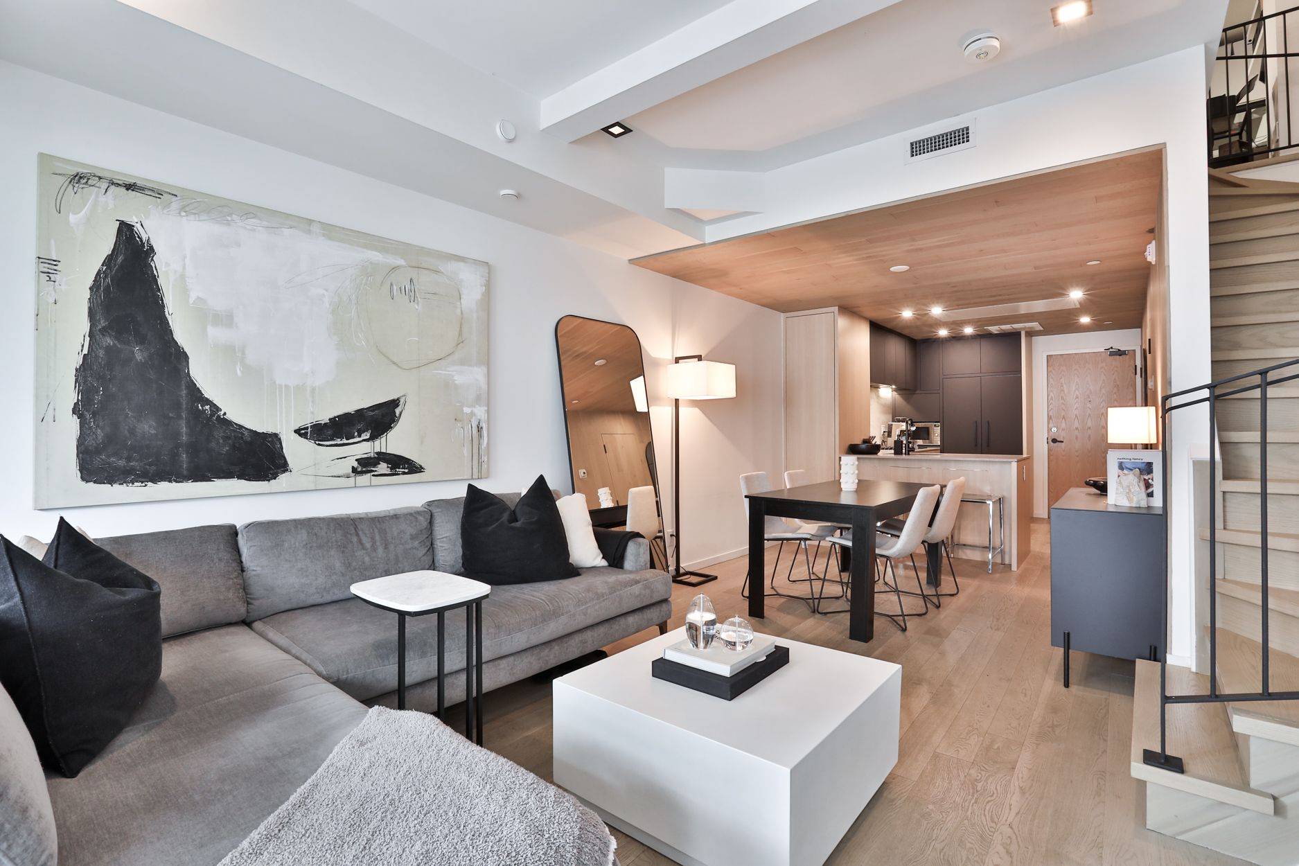 Toronto C01, ON M6J 3C2,45 Dovercourt RD #302