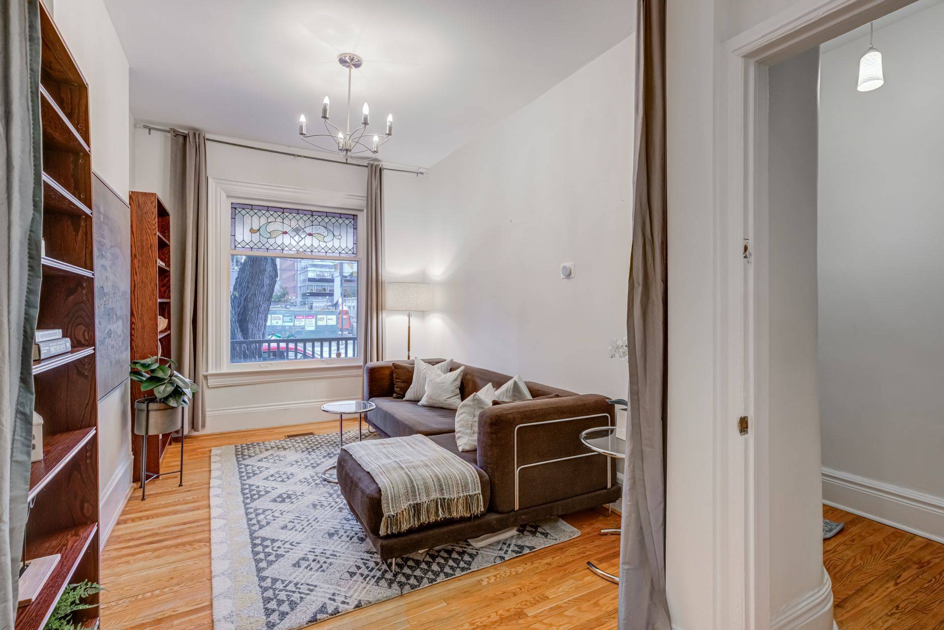 Toronto C01, ON M6J 2W3,71 Shaw ST