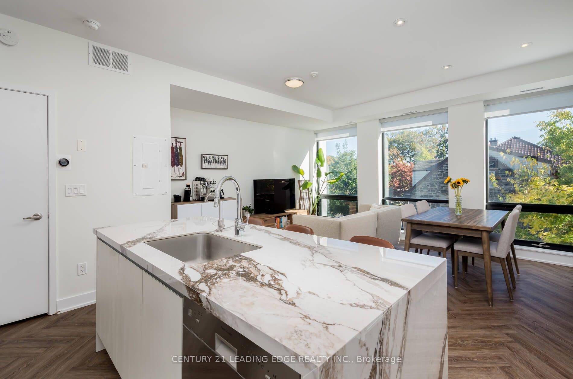 Toronto W02, ON M6S 3Z9,441 Jane ST #204