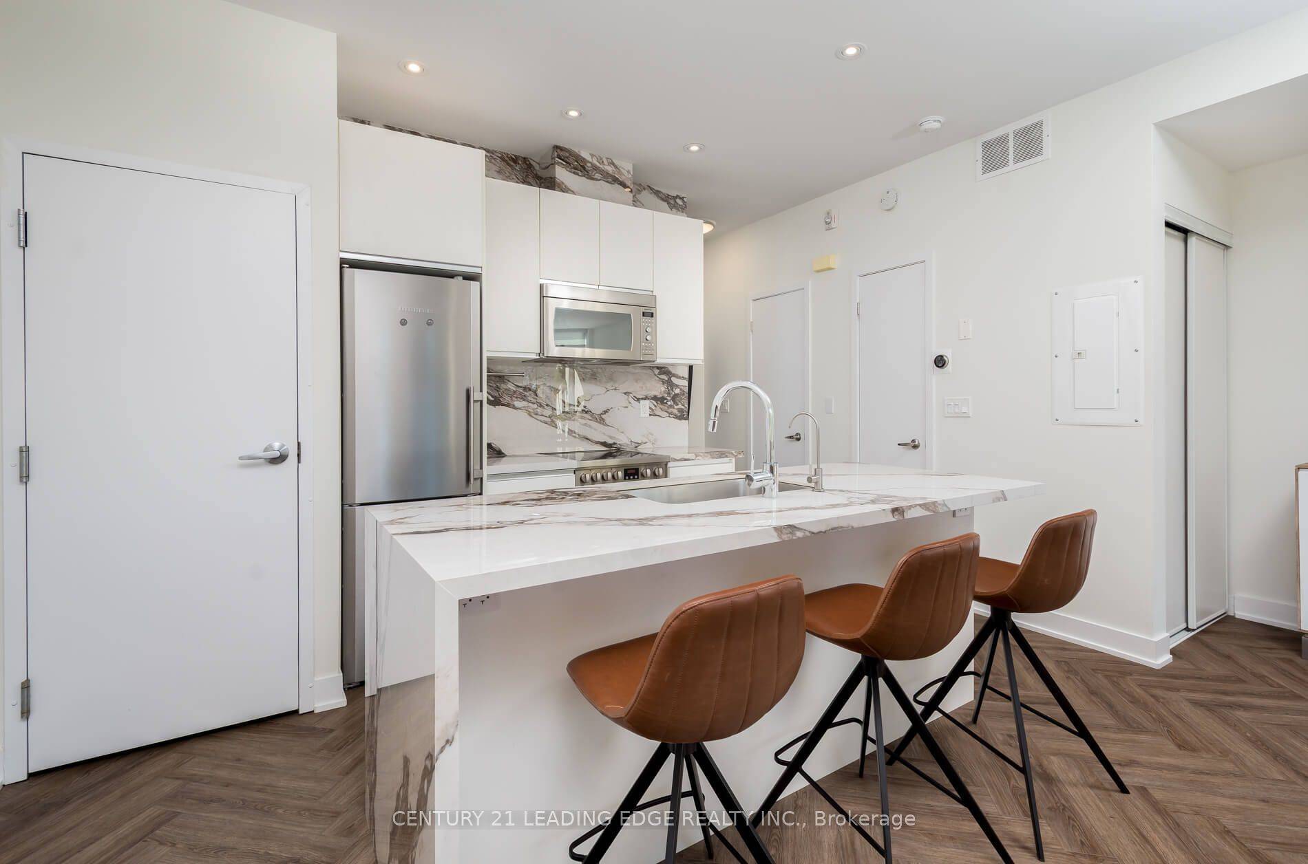 Toronto W02, ON M6S 3Z9,441 Jane ST #204