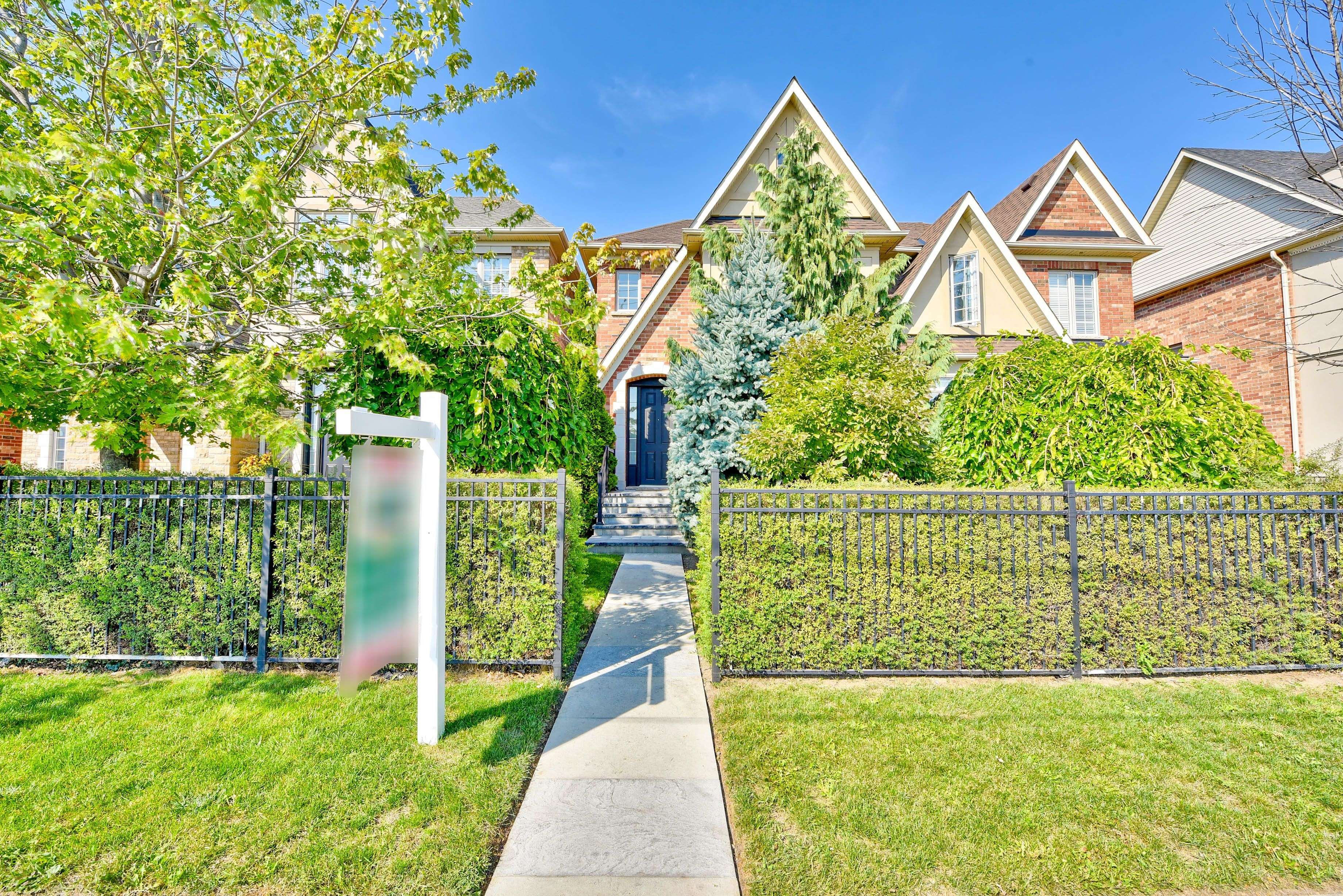 Mississauga, ON L5M 8A7,3927 Eglinton AVE W