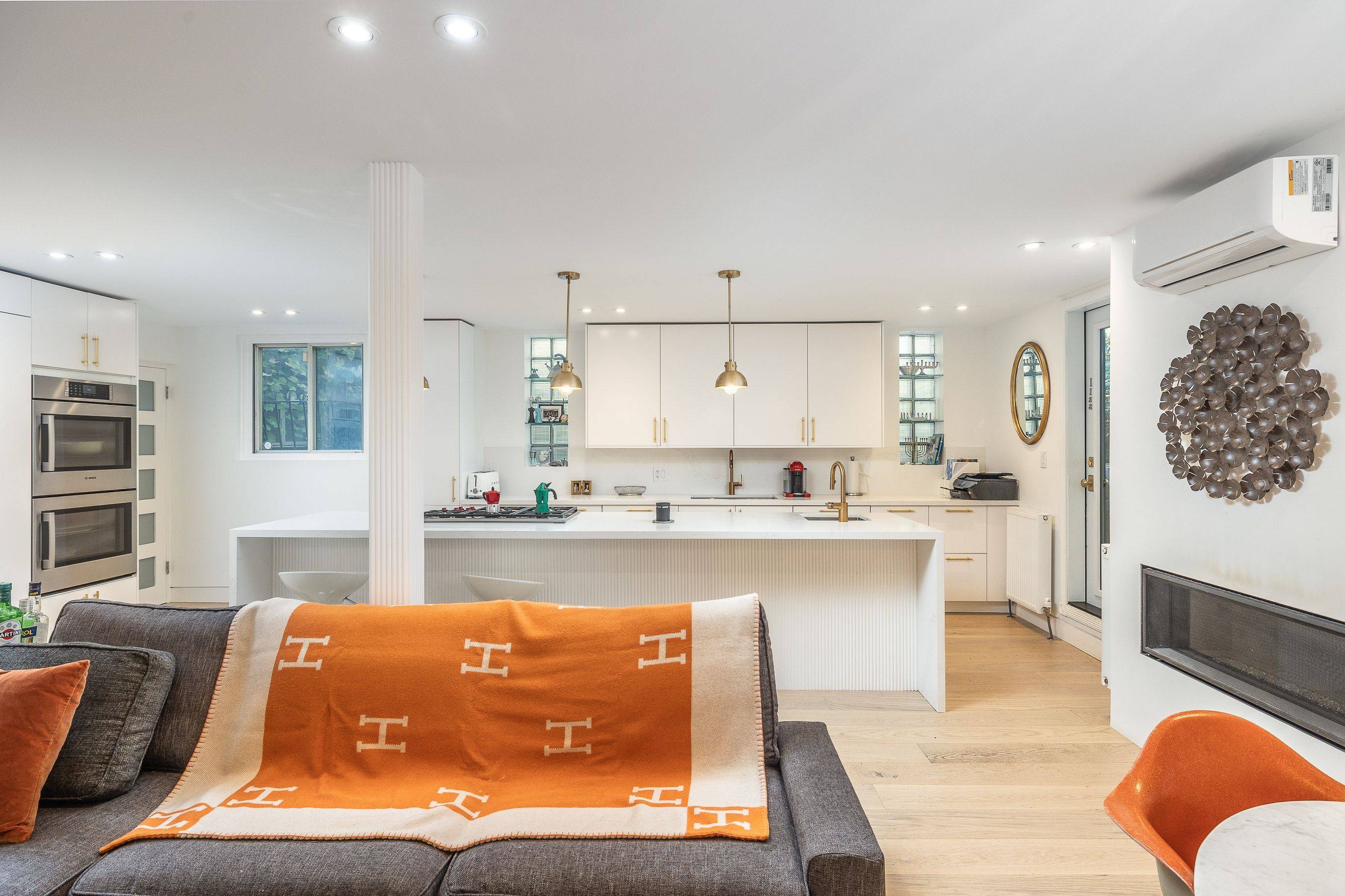 Toronto C04, ON M5N 2H6,1392 Avenue RD