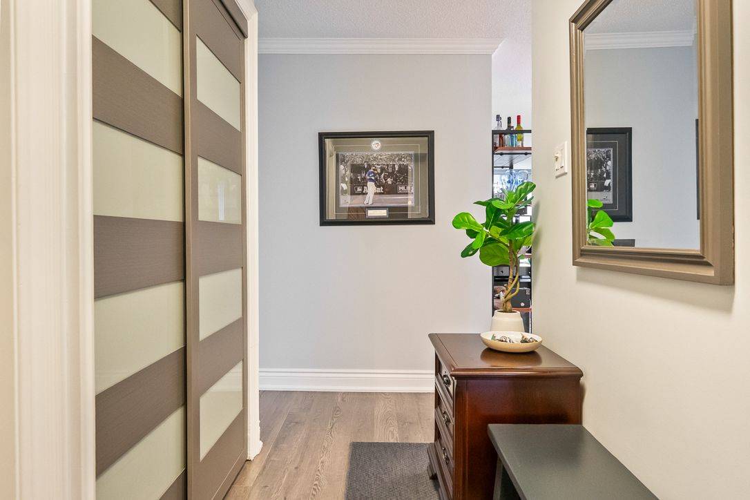 Mississauga, ON L5E 3G2,1485 Lakeshore RD #1015