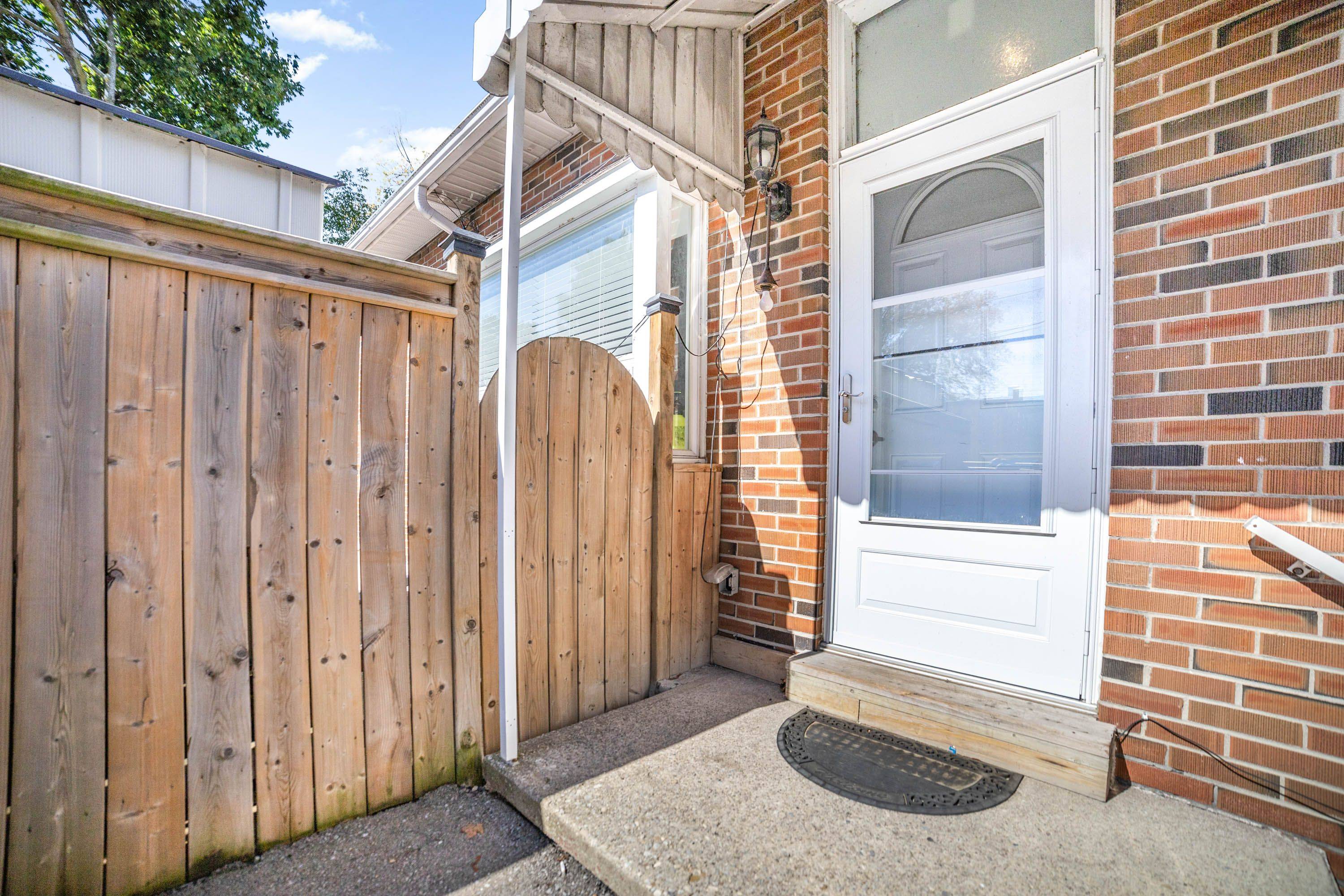 Toronto W06, ON M8V 3L3,10 Nineteenth ST #Back Unit