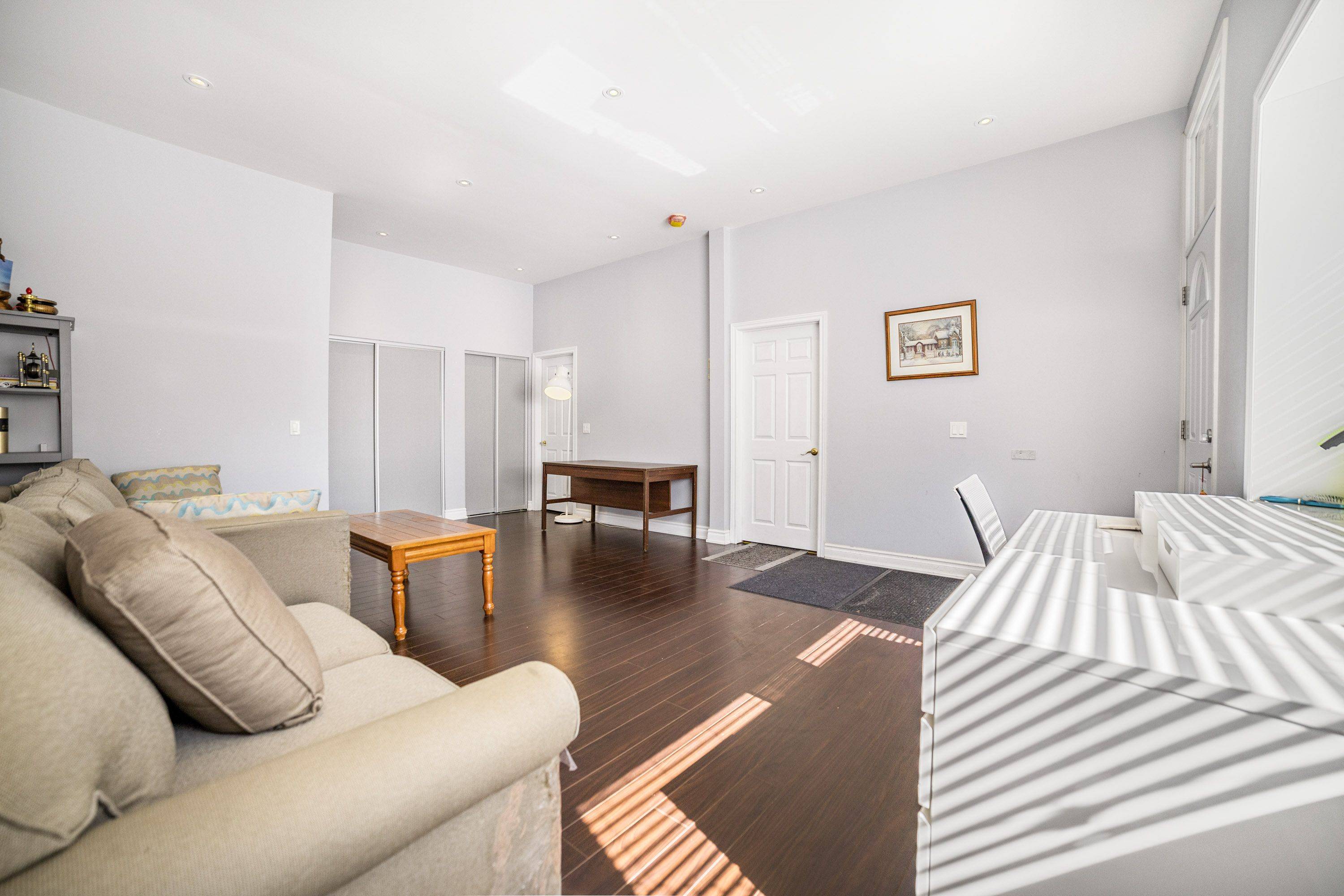 Toronto W06, ON M8V 3L3,10 Nineteenth ST #Back Unit