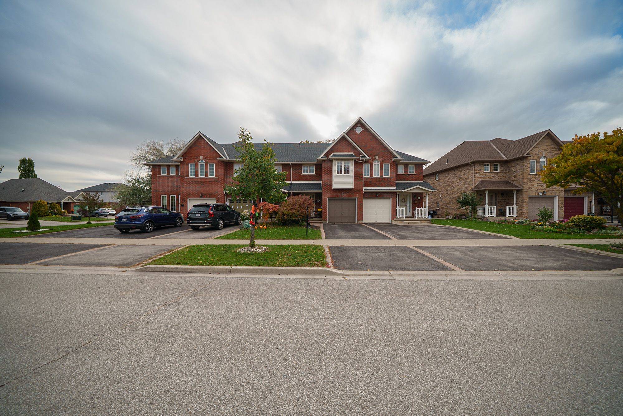 Burlington, ON L7M 4Z5,4106 Kryzan DR