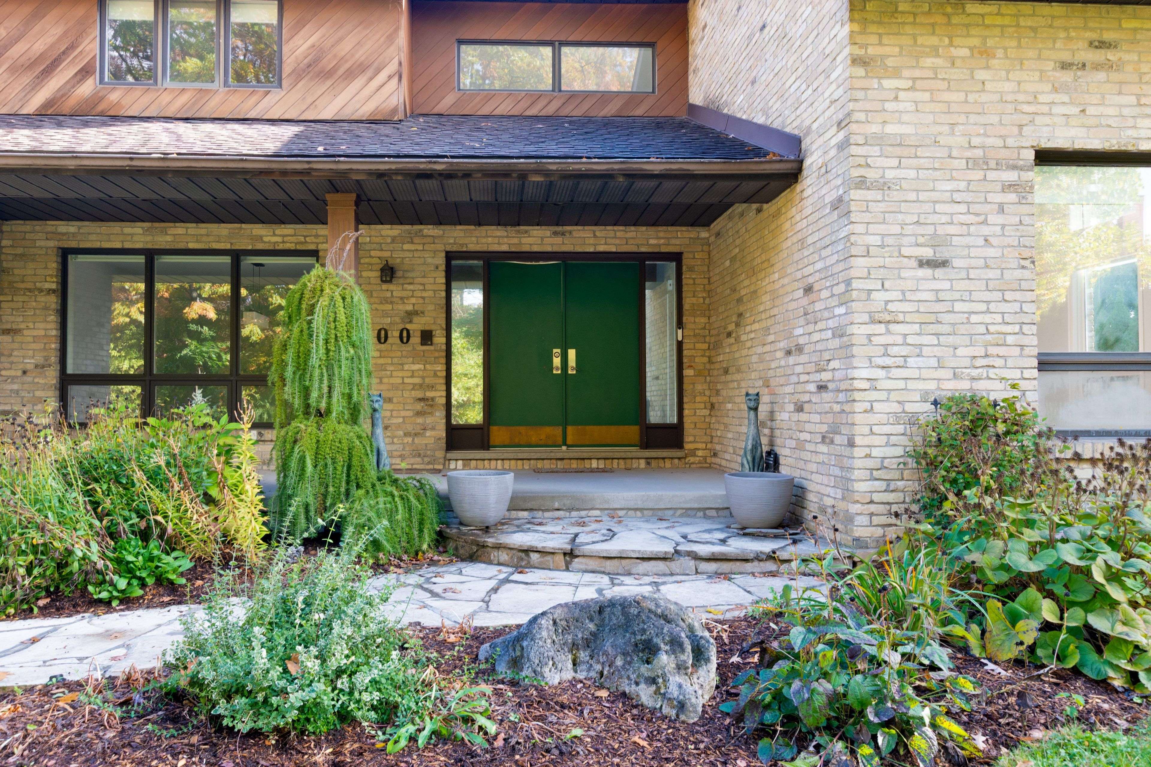 London South, ON N6K 1B2,700 Westmount Hills DR