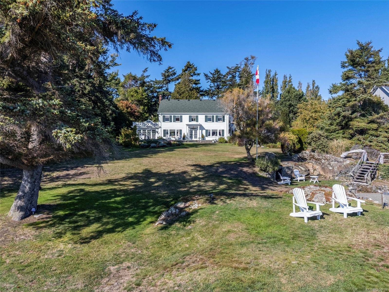 Saanich, BC V8N 1T3,3045 McAnally Rd