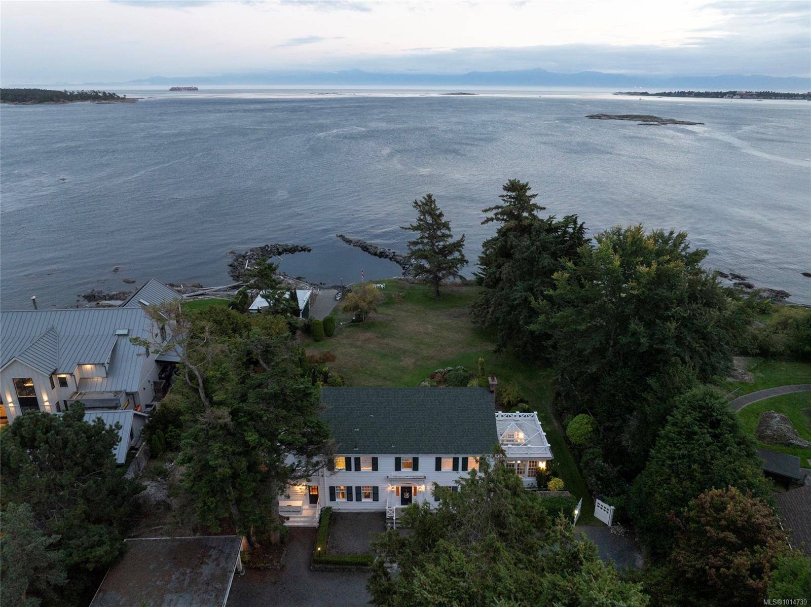 Saanich, BC V8N 1T3,3045 McAnally Rd