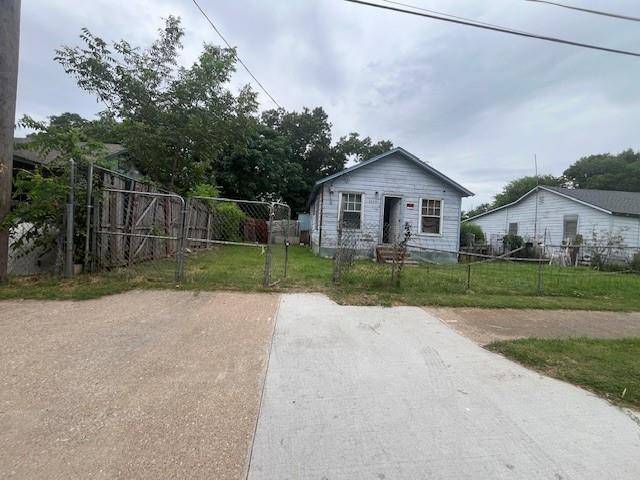 Dallas, TX 75212,3323 Bataan Street