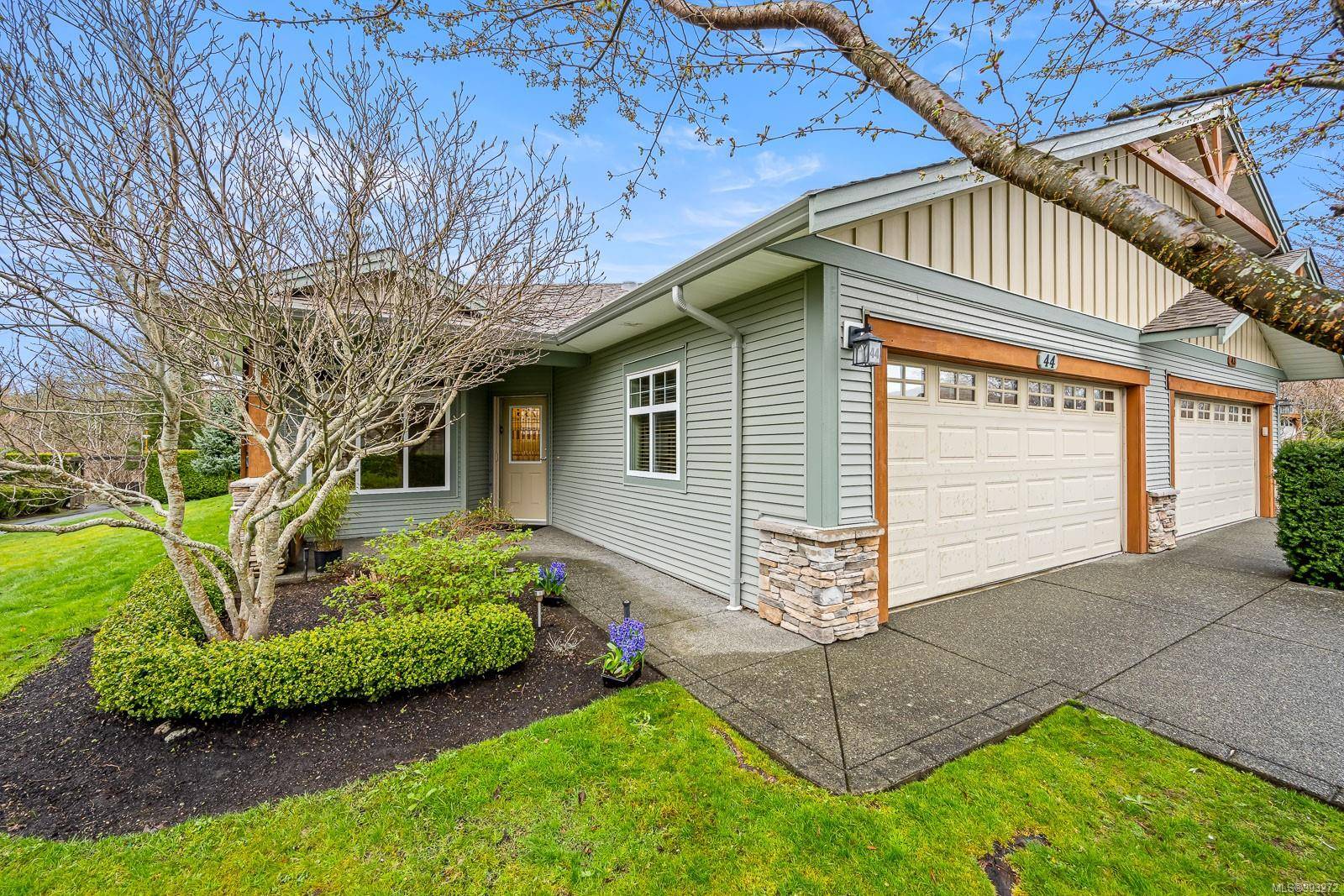 Comox, BC V9M 4J2,2300 Murrelet Dr #44