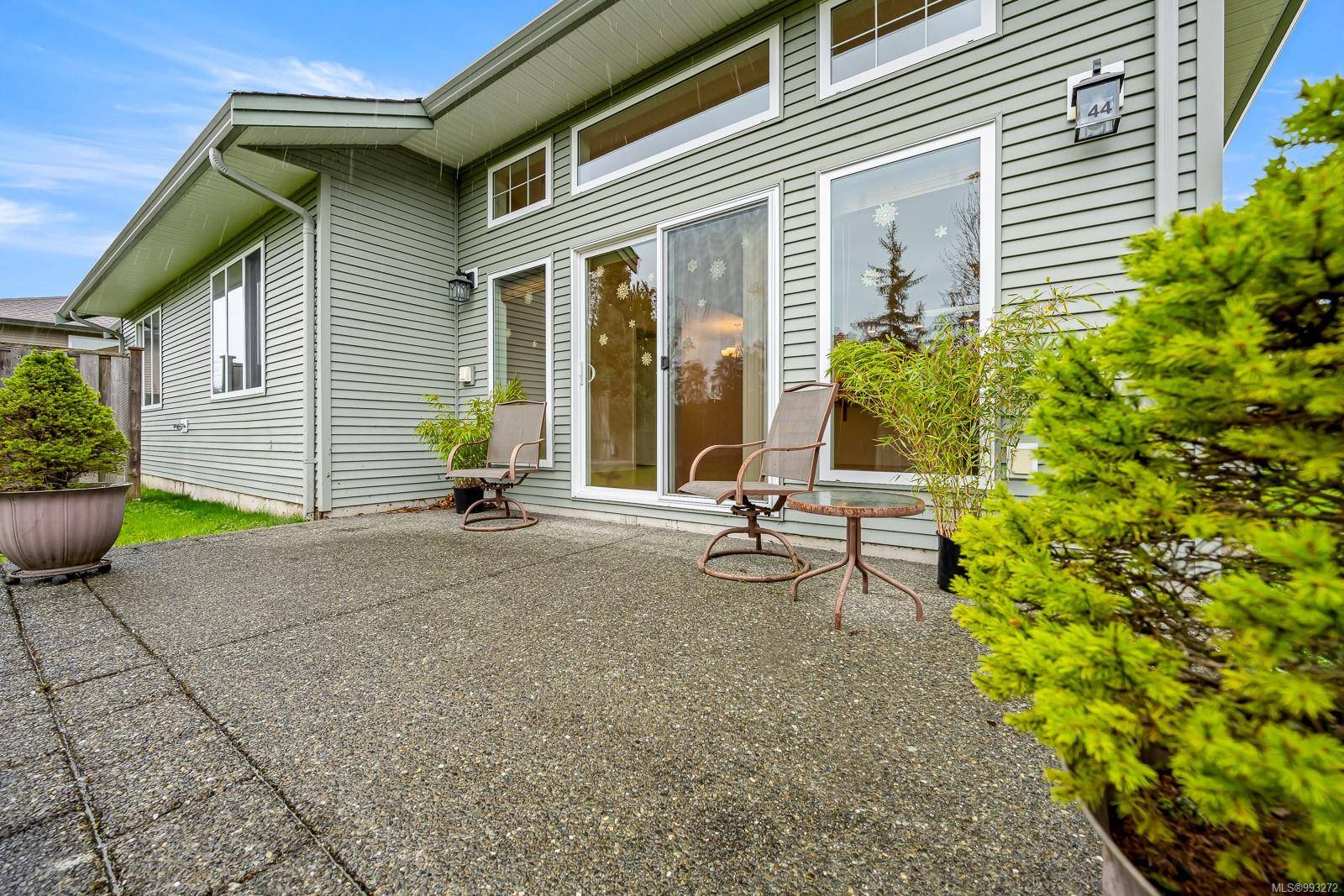 Comox, BC V9M 4J2,2300 Murrelet Dr #44