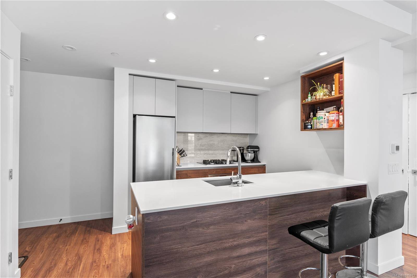 Victoria, BC V9A 0B6,369 Tyee Rd #504