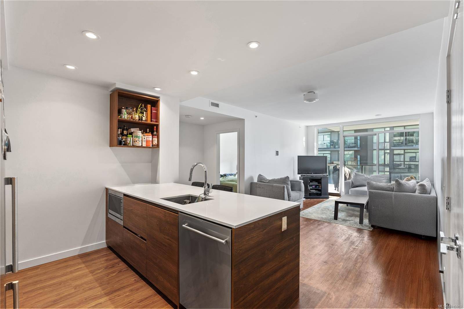 Victoria, BC V9A 0B6,369 Tyee Rd #504