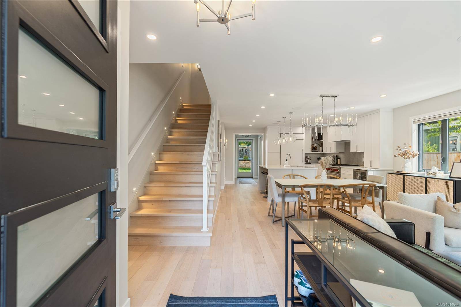 Oak Bay, BC V8S 3E1,2268 Windsor Rd