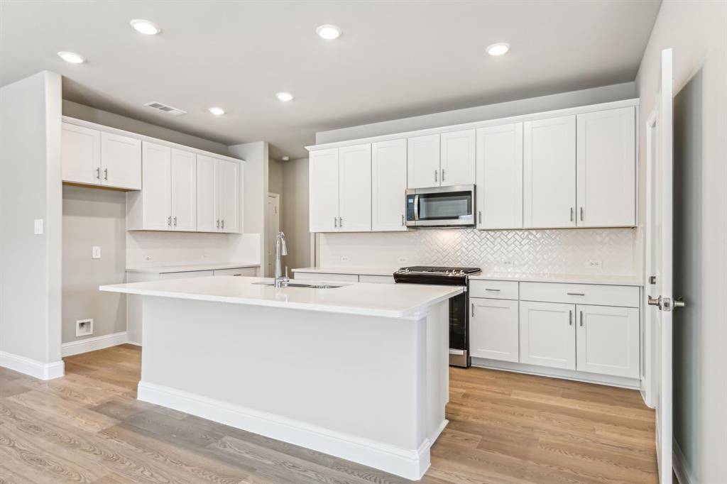6629 Creek Edge Circle, Fort Worth, TX 76036