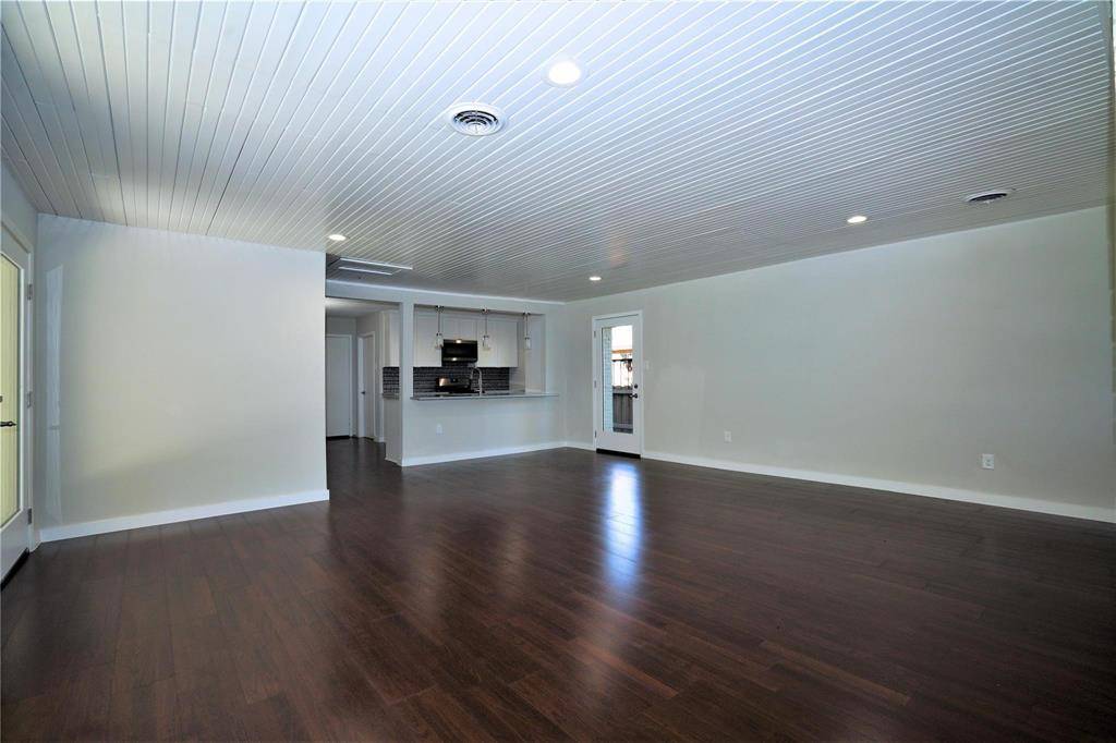 Dallas, TX 75228,2435 Hillsboro Avenue