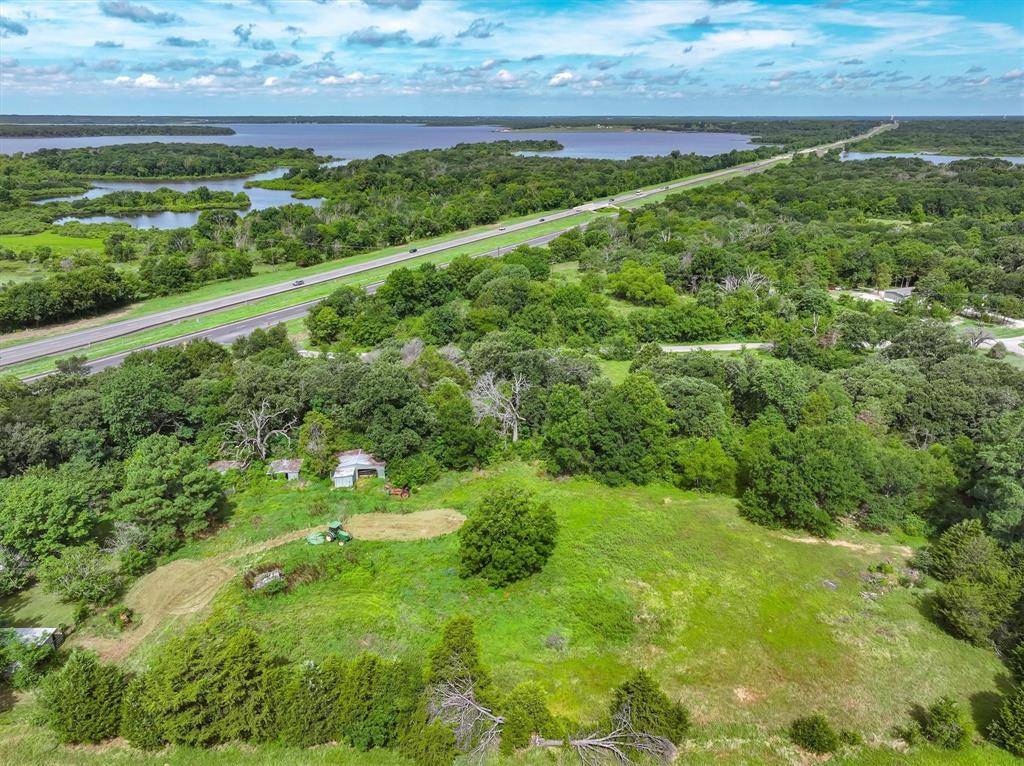 Kemp, TX 75143,15581 E Hwy 175