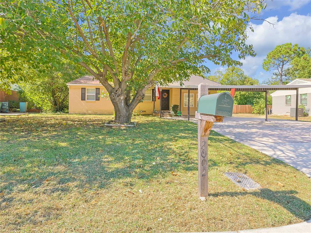 Arlington, TX 76010,2002 Meadow Lane