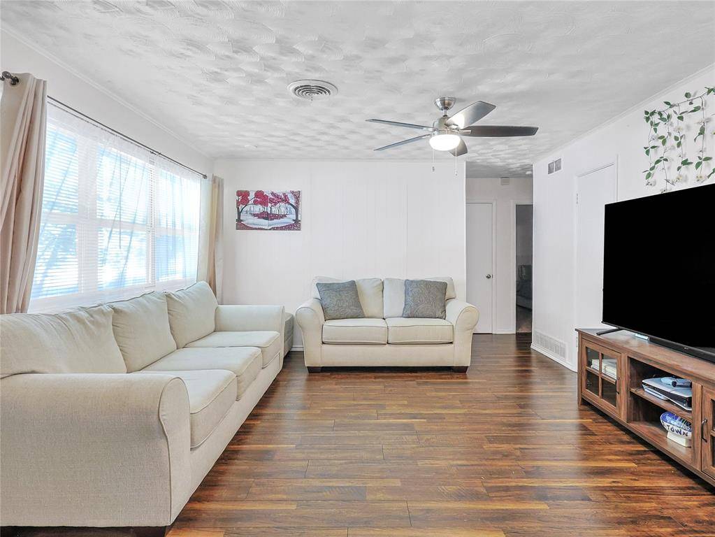 Arlington, TX 76010,2002 Meadow Lane