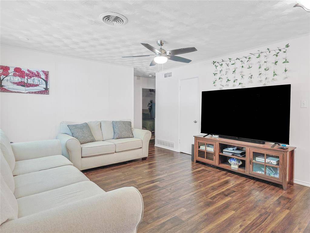 Arlington, TX 76010,2002 Meadow Lane