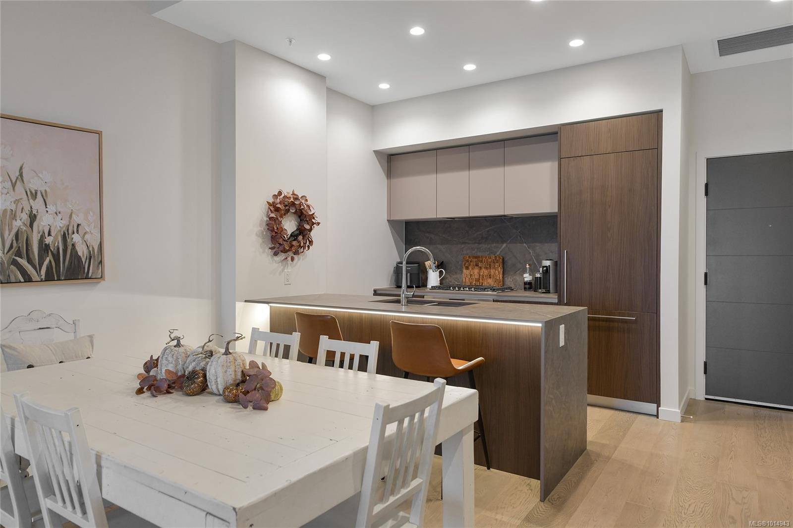 Langford, BC V9B 6R6,2000 Hannington Rd #1504