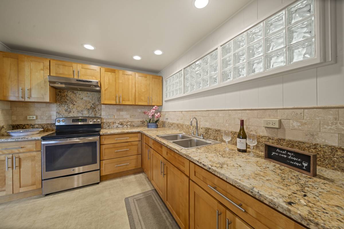 Hilo, HI 96720,1808 WAIANUENUE AVE