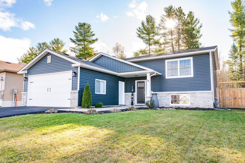 Petawawa, ON K8H 0G3,49 Dustin DR