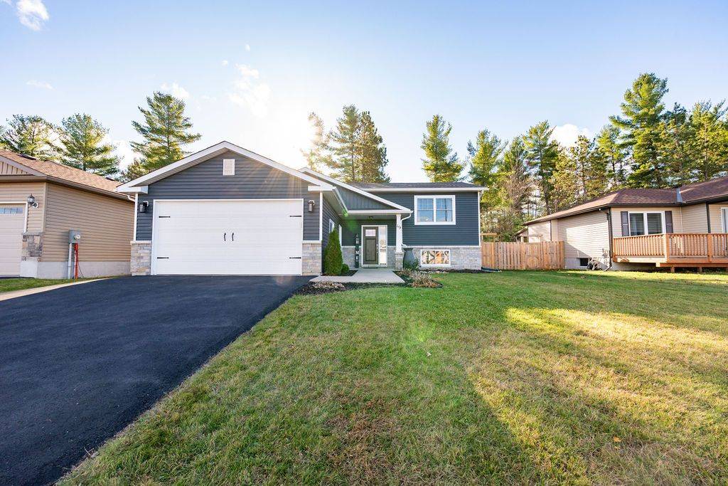 Petawawa, ON K8H 0G3,49 Dustin DR
