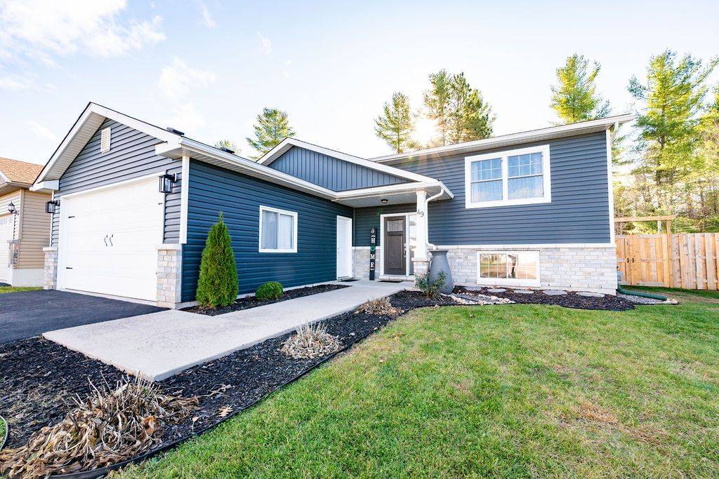 Petawawa, ON K8H 0G3,49 Dustin DR