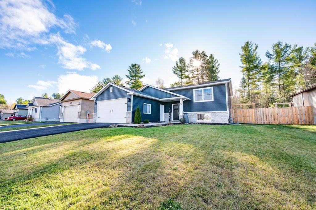 Petawawa, ON K8H 0G3,49 Dustin DR