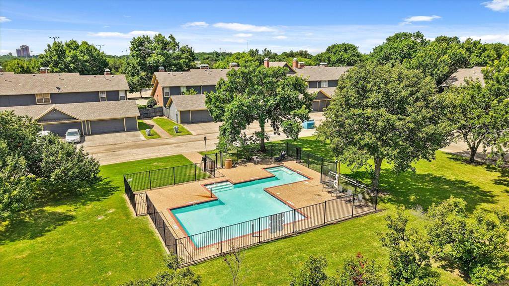 Denton, TX 76207,240 Cobblestone Row