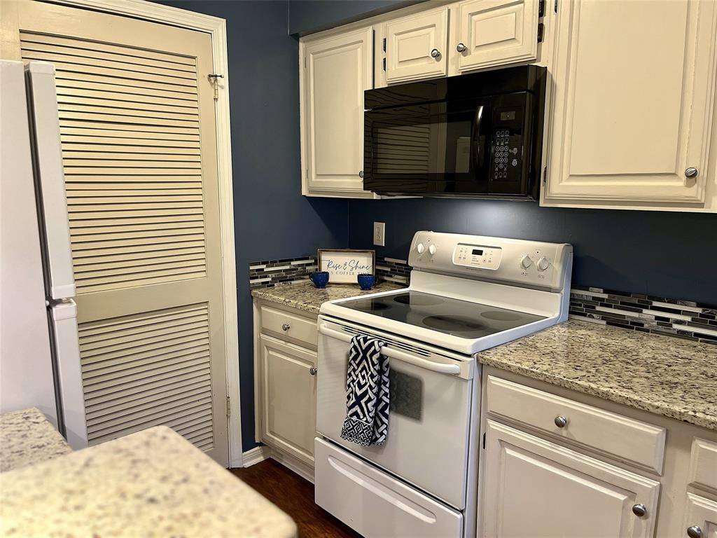 Arlington, TX 76011,1304 Harwell Drive #4821