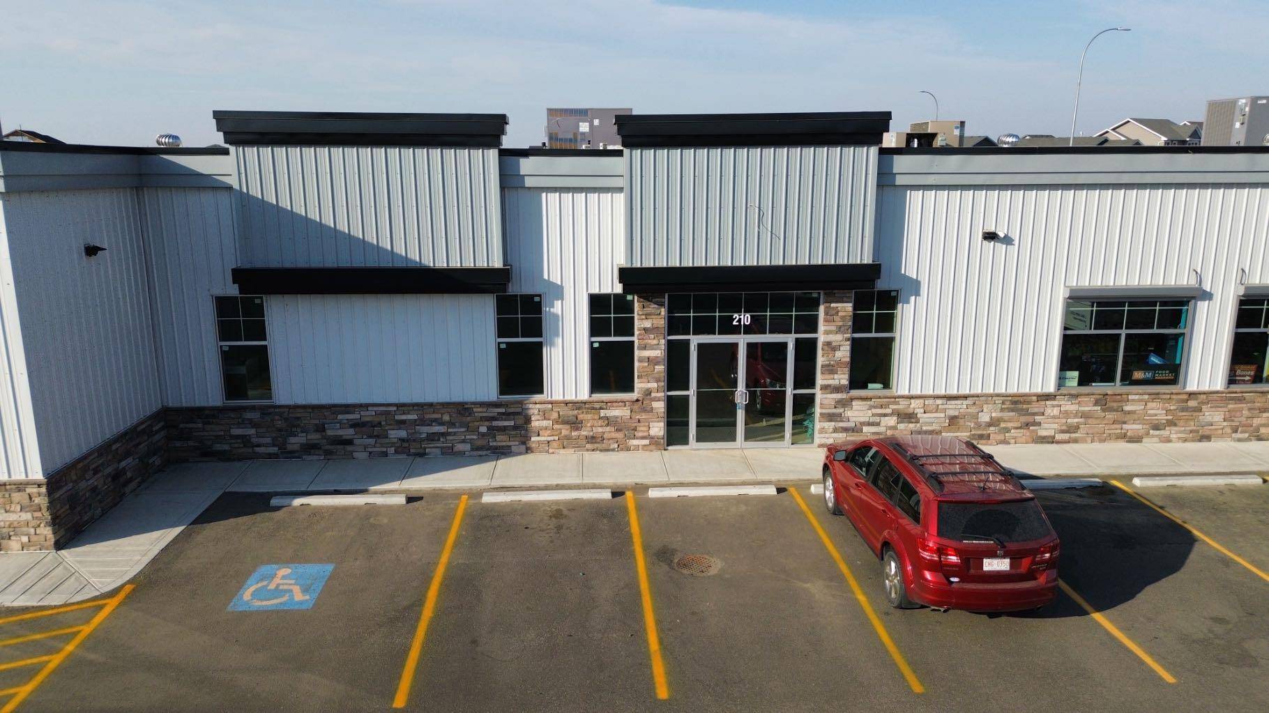 Blackfalds, AB T0M 0J0,5302 Vista TRL #215