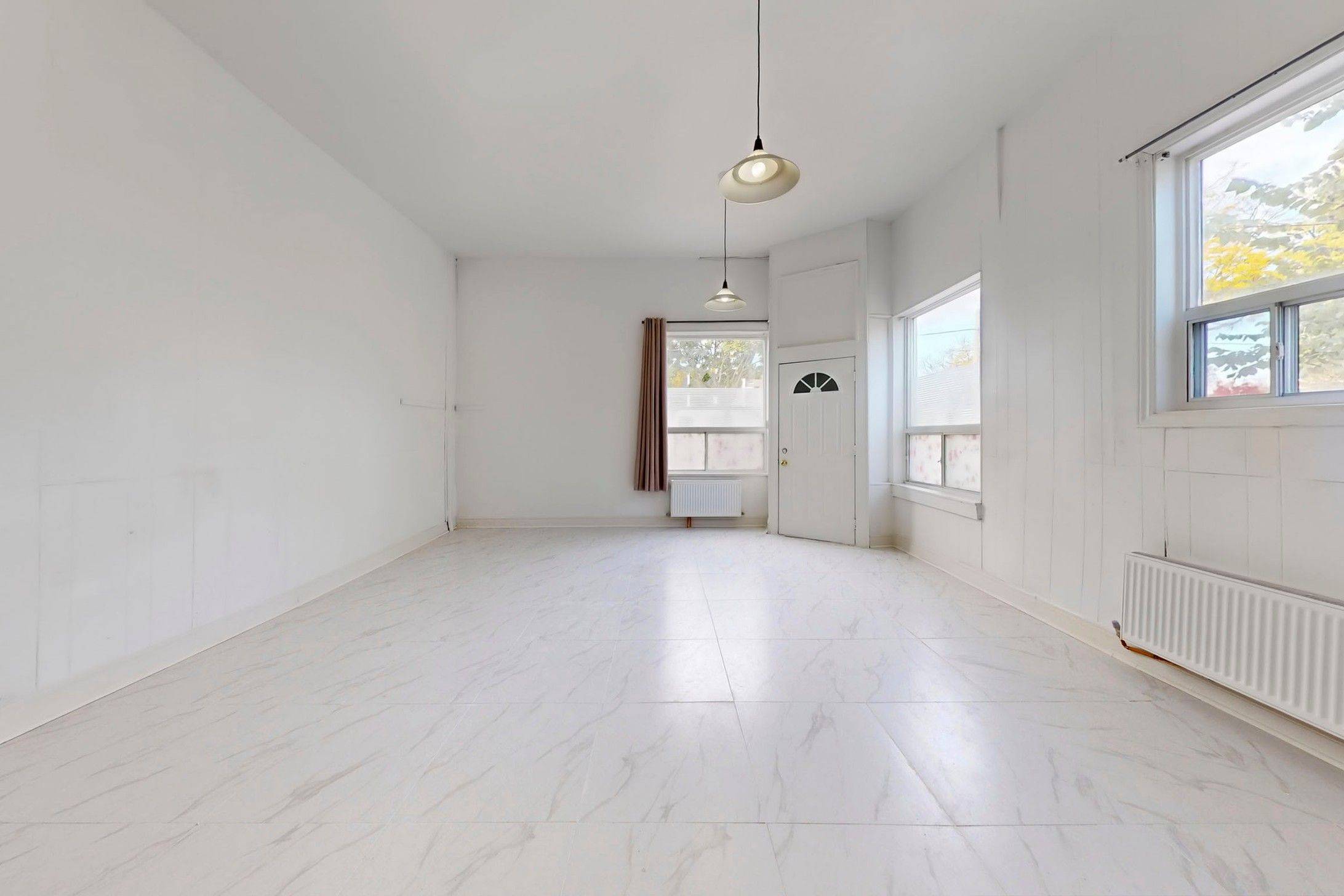 Toronto C01, ON M6J 2R2,229 Bellwoods AVE